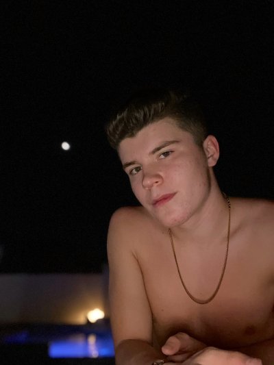 Watch Silas Brooks's leaked NSFW photo on TwXstars