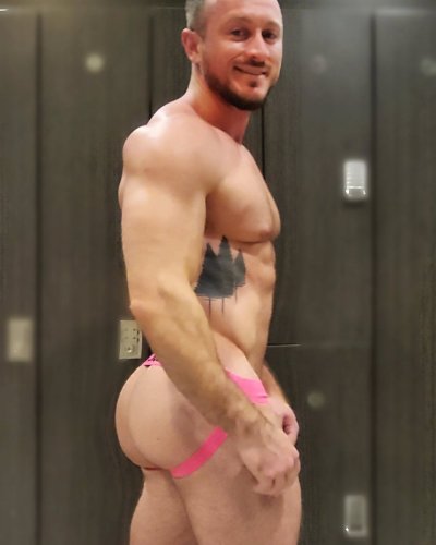 Watch HunkyMonkeyBrayden's leaked NSFW photo on TwXstars