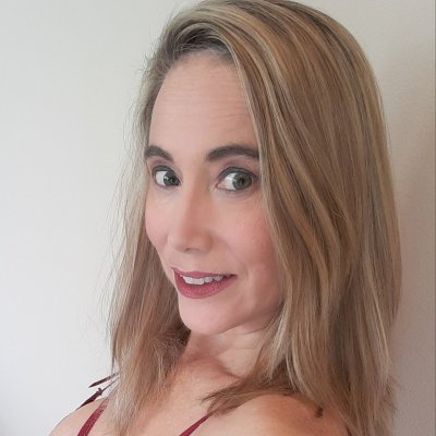 Watch LillyJamesxxx's leaked NSFW photo on TwXstars