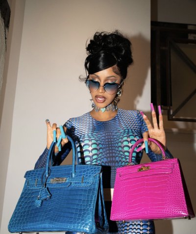 Watch Cardi B's leaked NSFW photo on TwXstars