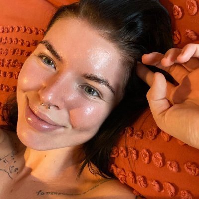 Watch Beth Spiby's leaked NSFW photo on TwXstars