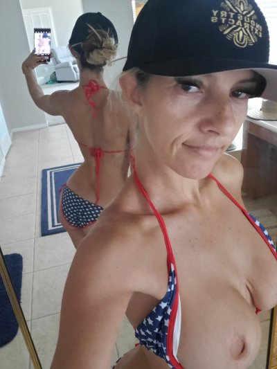 Watch HotwifeBre ❤️ birthday 8/29's leaked NSFW photo on TwXstars