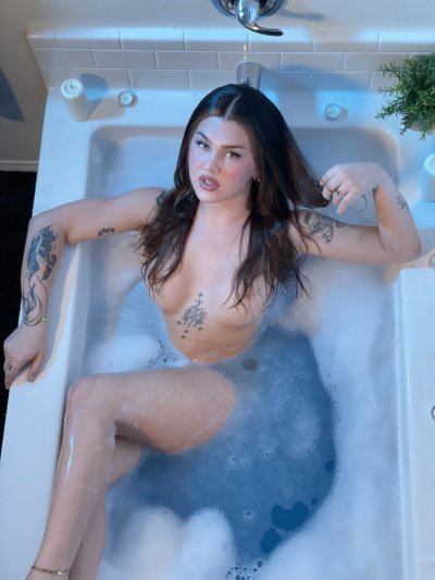 Watch daisy taylor's leaked NSFW photo on TwXstars