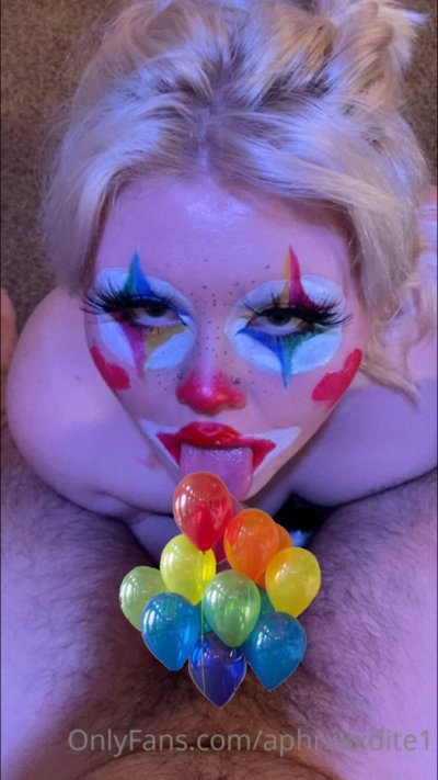 Watch Lusty Lute's leaked NSFW photo on TwXstars