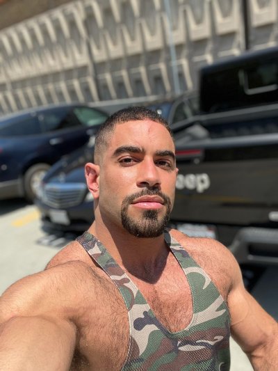 Watch Liam's leaked NSFW photo on TwXstars