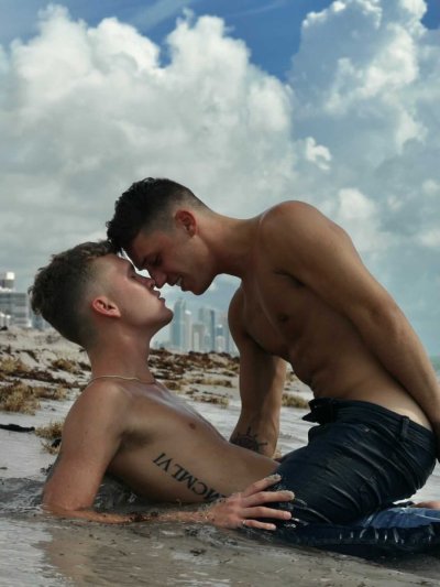 Watch Jake & Issac's leaked NSFW photo on TwXstars