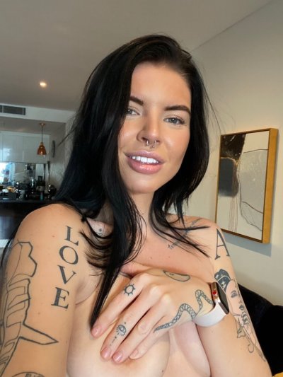 Watch Beth Spiby's leaked NSFW photo on TwXstars