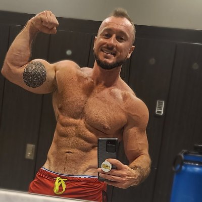 Watch HunkyMonkeyBrayden's leaked NSFW photo on TwXstars