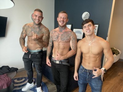 Watch Oliver Hunt's leaked NSFW photo on TwXstars