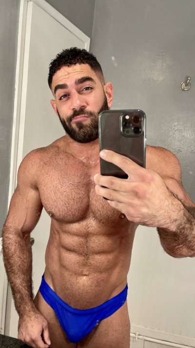 Watch Liam's leaked NSFW photo on TwXstars