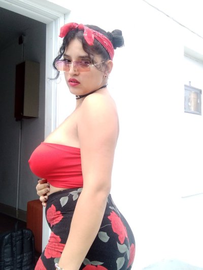 Watch Gabriela Lopez's leaked NSFW photo on TwXstars