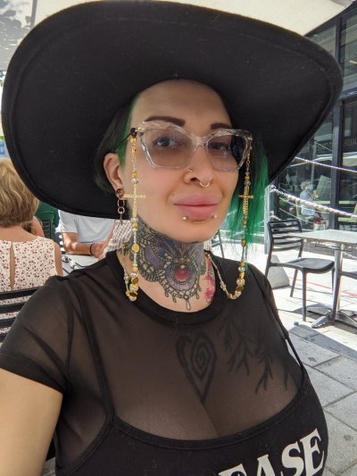 Watch Ariane Saint-Amour's leaked NSFW photo on TwXstars