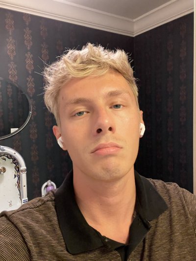 Watch Zach Astor's leaked NSFW photo on TwXstars