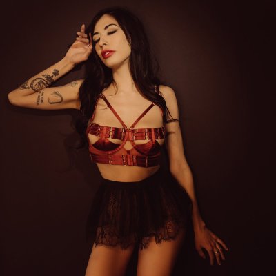 Watch Sabina Magic NYC 🪽🕊️☁️🪩's leaked NSFW photo on TwXstars