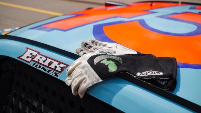 Watch Erik Jones's leaked NSFW photo on TwXstars