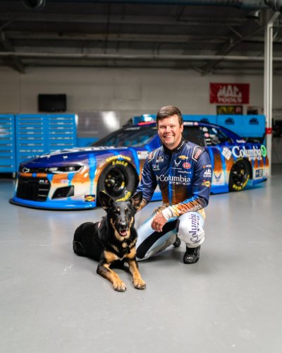 Watch Erik Jones's leaked NSFW photo on TwXstars