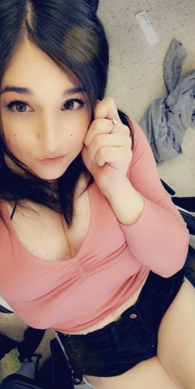 Watch EmilyRoseIV's leaked NSFW photo on TwXstars