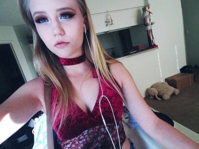 Watch Ali Novak's leaked NSFW photo on TwXstars