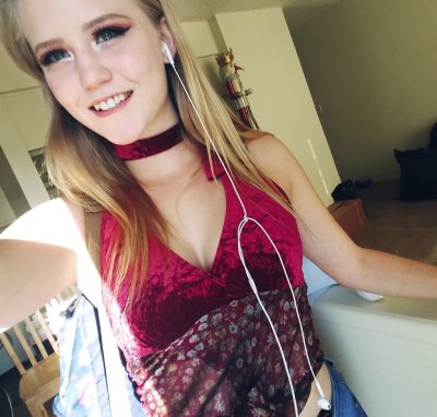 Watch Ali Novak's leaked NSFW photo on TwXstars