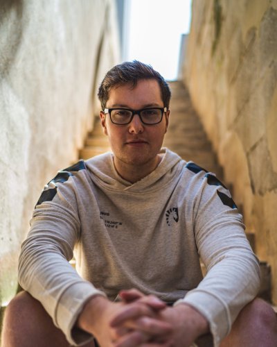 Watch Max Broecker's leaked NSFW photo on TwXstars