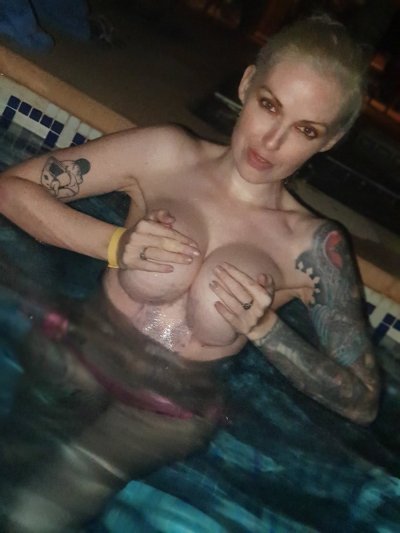 Watch Anna Quinn's leaked NSFW photo on TwXstars