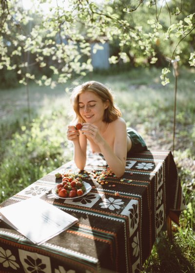 Watch Melody's leaked NSFW photo on TwXstars