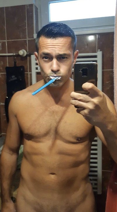 Watch RenatoPorn's leaked NSFW photo on TwXstars