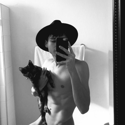 Watch Leo Grand's leaked NSFW photo on TwXstars