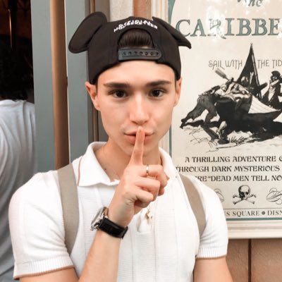 Watch Leo Grand's leaked NSFW photo on TwXstars