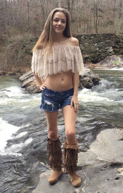 Watch Mark and Lace's leaked NSFW photo on TwXstars