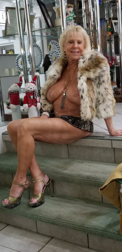 Watch Mandi's leaked NSFW photo on TwXstars