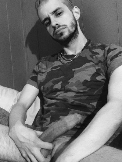 Watch 𝐌𝐚𝐭𝐭 𝐁𝐫𝐚𝐝𝐥𝐞𝐞's leaked NSFW photo on TwXstars