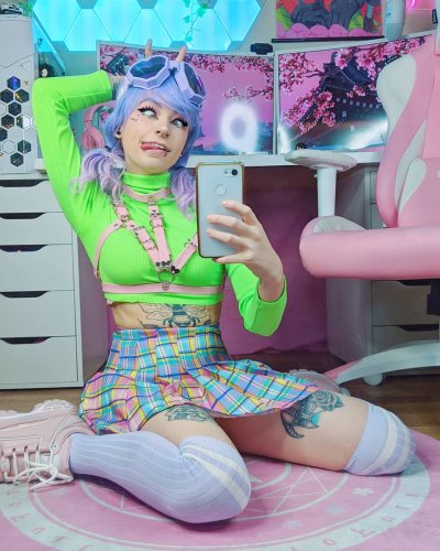 Watch Rusty Fawkes's leaked NSFW photo on TwXstars