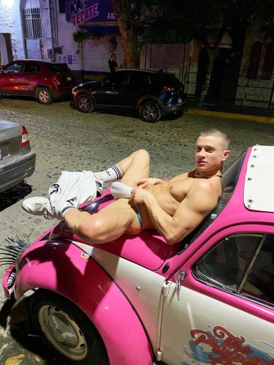 Watch Ruslan Angelo FP's leaked NSFW photo on TwXstars