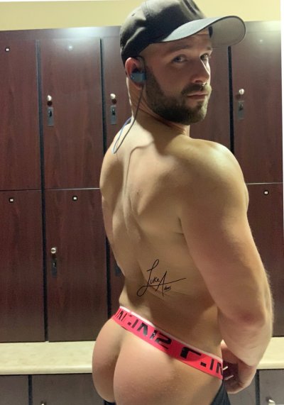 Watch Luke Adams's leaked NSFW photo on TwXstars