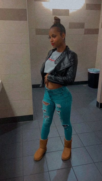 Watch BAE.'s leaked NSFW photo on TwXstars