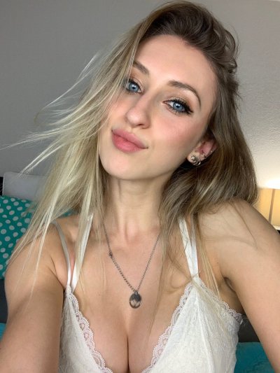 Watch Dani Day🌻's leaked NSFW photo on TwXstars