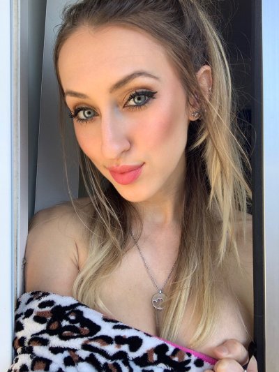 Watch Dani Day🌻's leaked NSFW photo on TwXstars