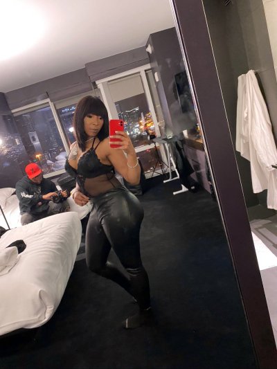 Watch Mrs.Schanell's leaked NSFW photo on TwXstars