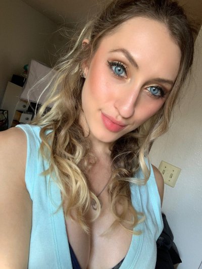 Watch Dani Day🌻's leaked NSFW photo on TwXstars