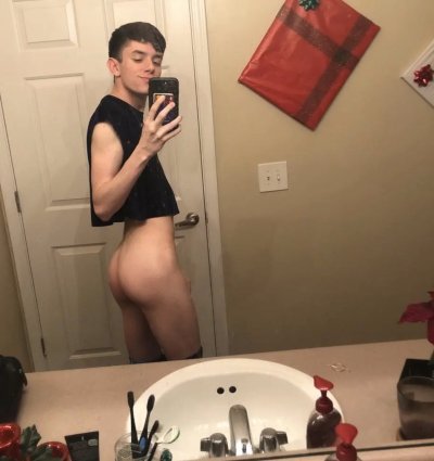 Watch Oliver Edwards's leaked NSFW photo on TwXstars