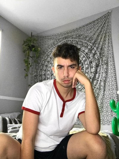 Watch that bitch's leaked NSFW photo on TwXstars