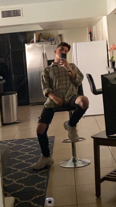 Watch that bitch's leaked NSFW photo on TwXstars