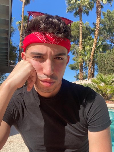 Watch that bitch's leaked NSFW photo on TwXstars