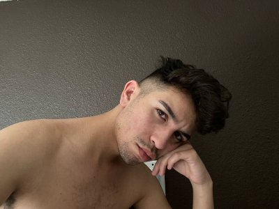 Watch that bitch's leaked NSFW photo on TwXstars