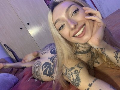 Watch Micaela's leaked NSFW photo on TwXstars