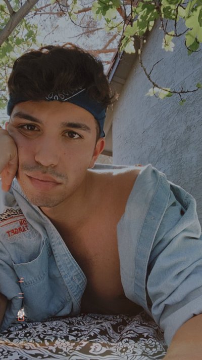 Watch that bitch's leaked NSFW photo on TwXstars