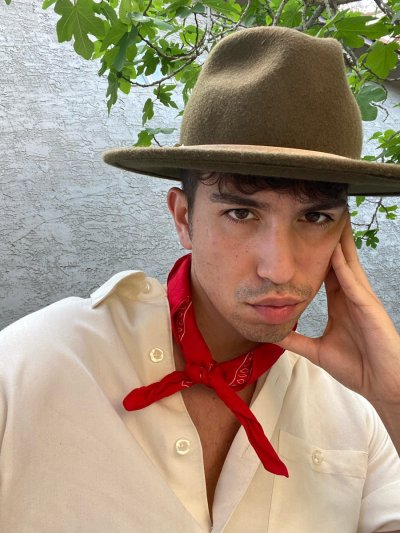 Watch that bitch's leaked NSFW photo on TwXstars