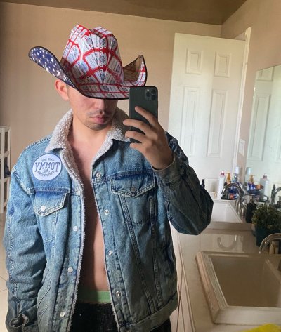 Watch that bitch's leaked NSFW photo on TwXstars