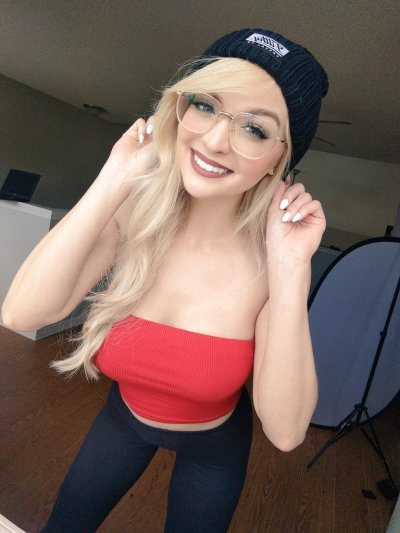 Watch Danielle DeNicola's leaked NSFW photo on TwXstars